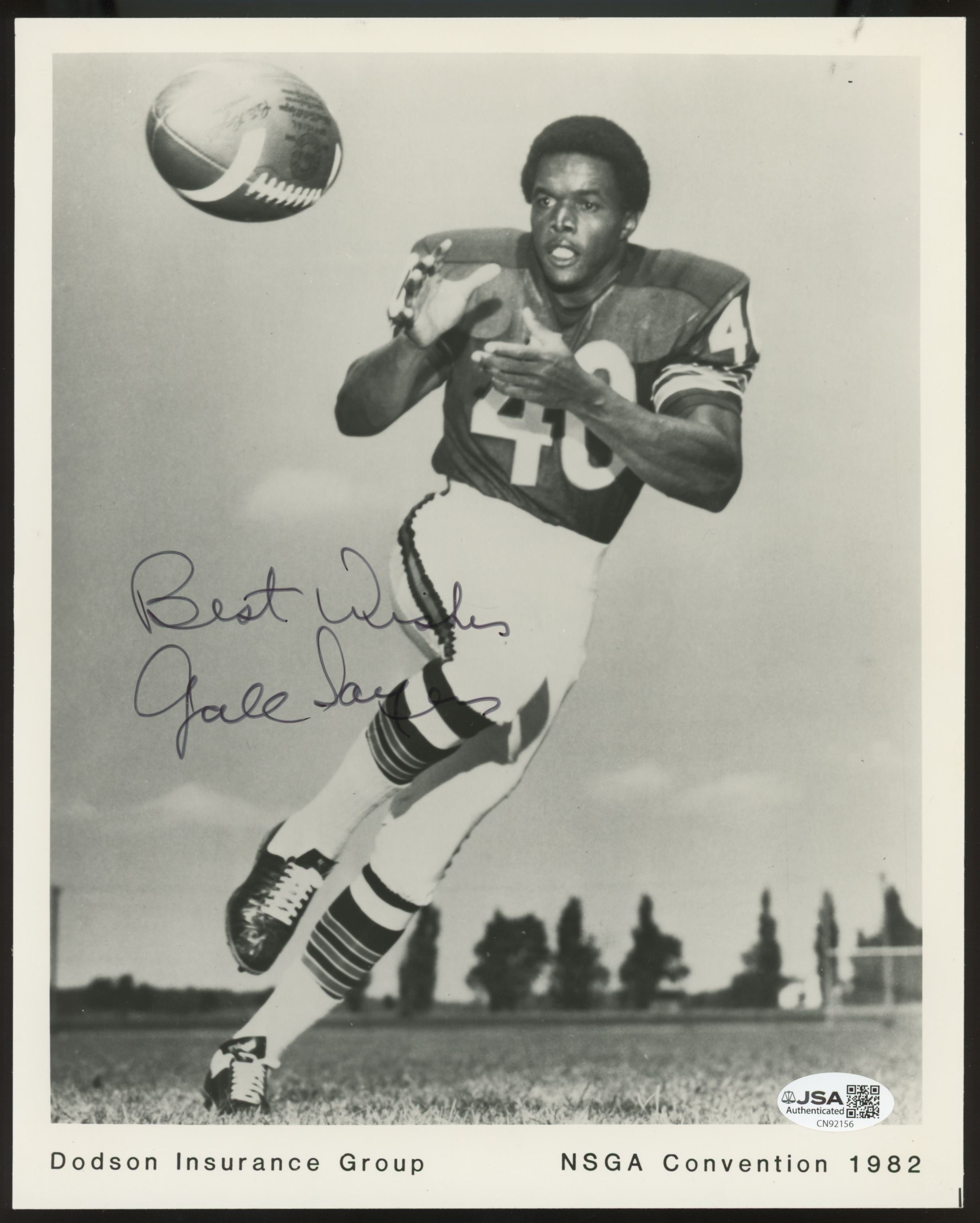 1982 NSGA Conv. Gale Sayers Signed Autographed 8 1/2 x 11 Photo JSA Authentic