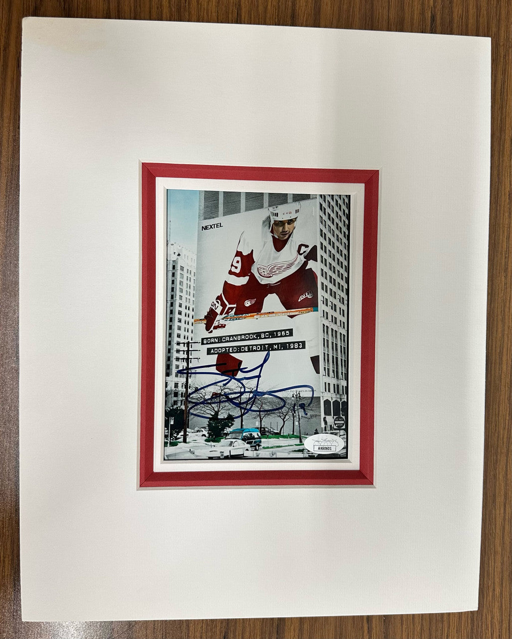 Steve Yzerman Signed Autographed 5x7 Photo w/Mat JSA AK60601