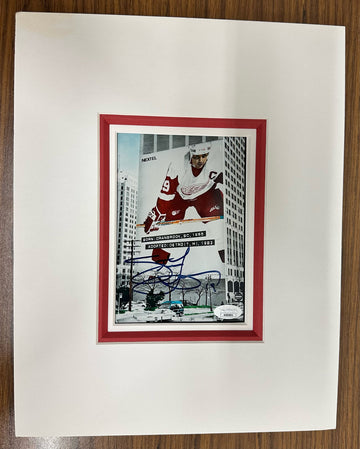 Steve Yzerman Signed Autographed 5x7 Photo w/Mat JSA AK60601