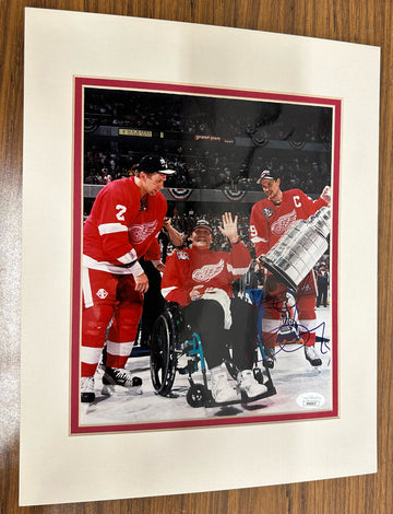 Steve Yzerman Signed Autographed 8x10 Photo w/Mat JSA AK60627