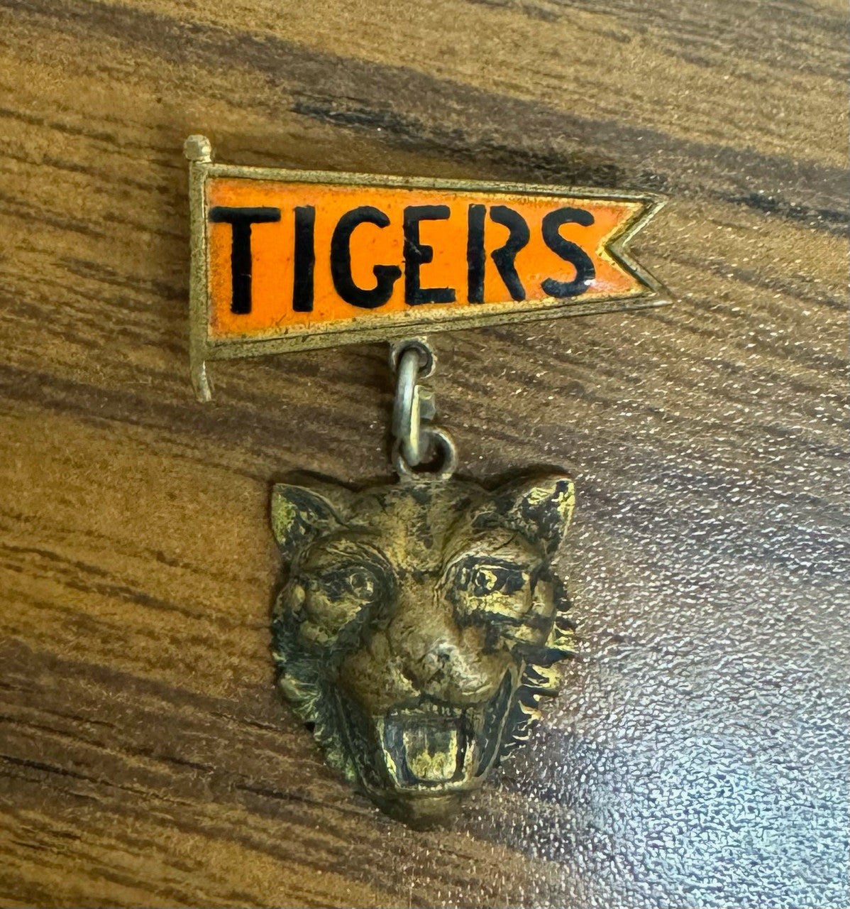 1930s Detroit Tigers Vintage Pennant Pinback with Logo Tiger Head Charm