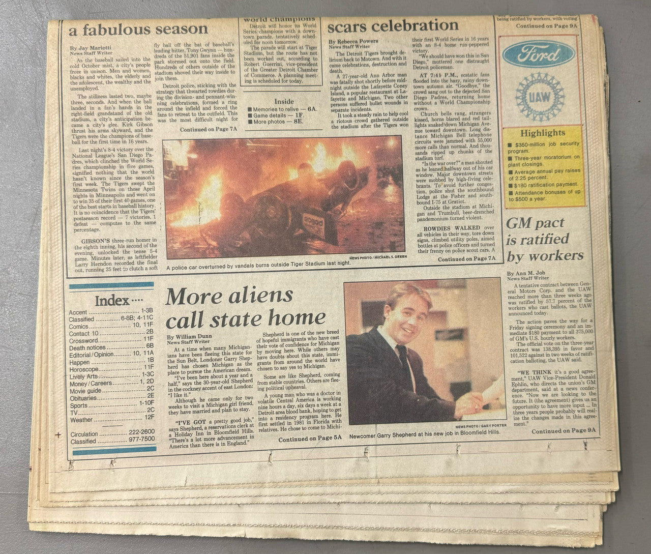 1984 Detroit Tigers World Series Lot of 2 Full Newspapers Detroit News + Free Press