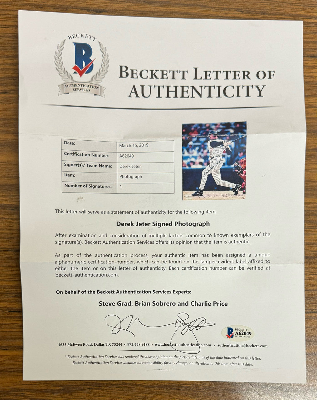 Derek Jeter Signed Autographed 8x10 Photo w/ Plaque BAS