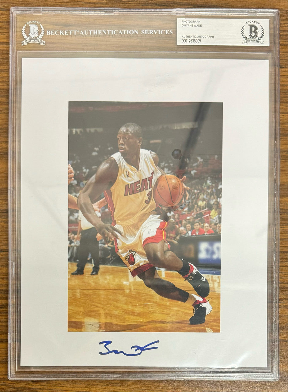 Dwyane Wade Signed Autographed Photo BAS Authentic