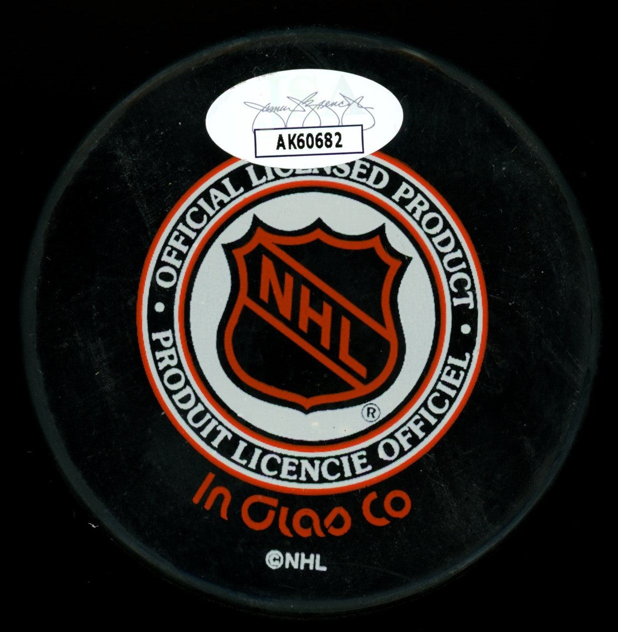 Steve Yzerman Signed Autographed Puck w/Card JSA AK60682