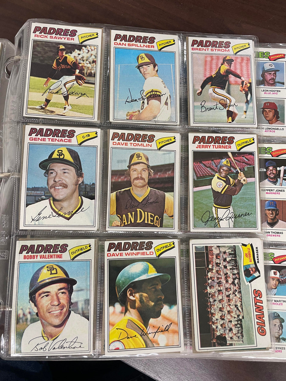 1977 Topps Baseball Complete Set (660) EX-MT Overall